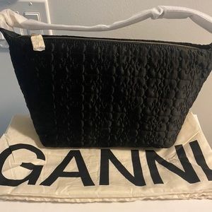 GANNI - Brand New
Medium Quilted Satin
Shoulder Bag